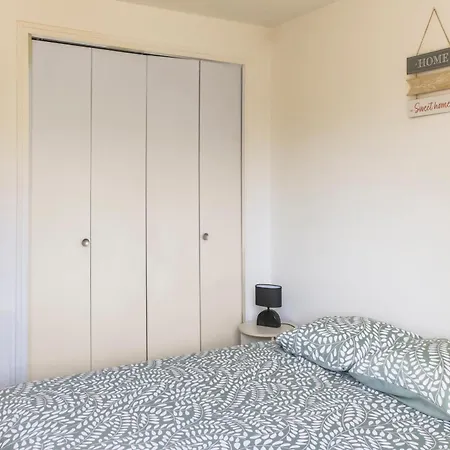 Villa De Avec Piscine Chauffée *