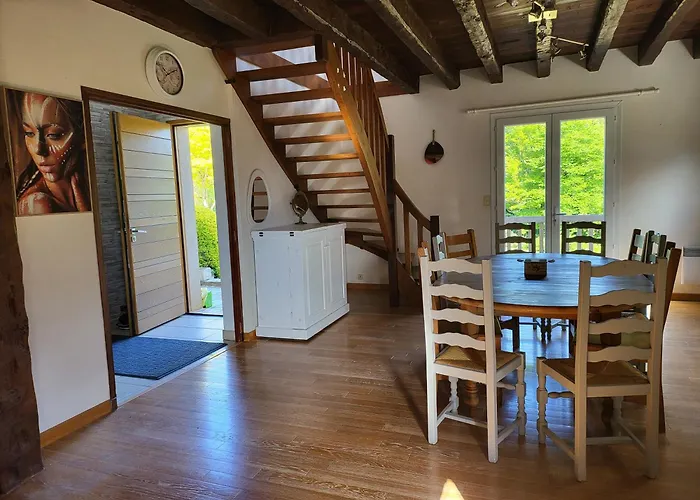 Villa De Avec Piscine Chauffée *