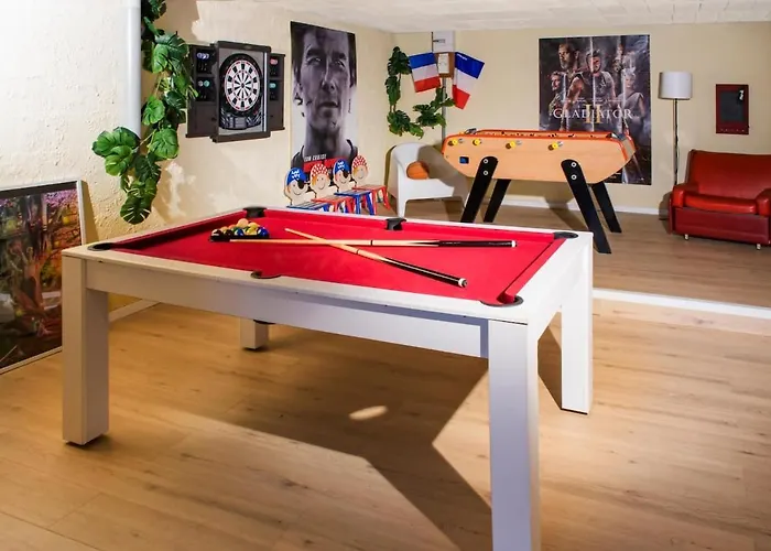 De Avec Piscine Chauffée Villeneuve-dʼAveyron