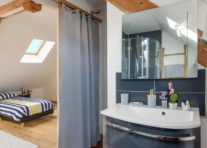 Villa De Avec Piscine Chauffée *