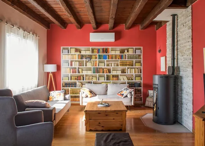 Villa De Avec Piscine Chauffée *