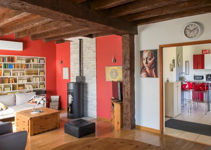 De Avec Piscine Chauffée Villeneuve-dʼAveyron